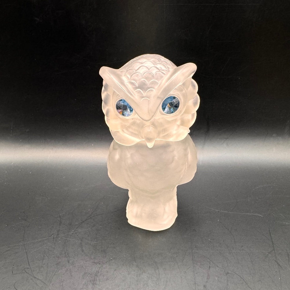 Vintage Avon frosted glass owl powder jar.